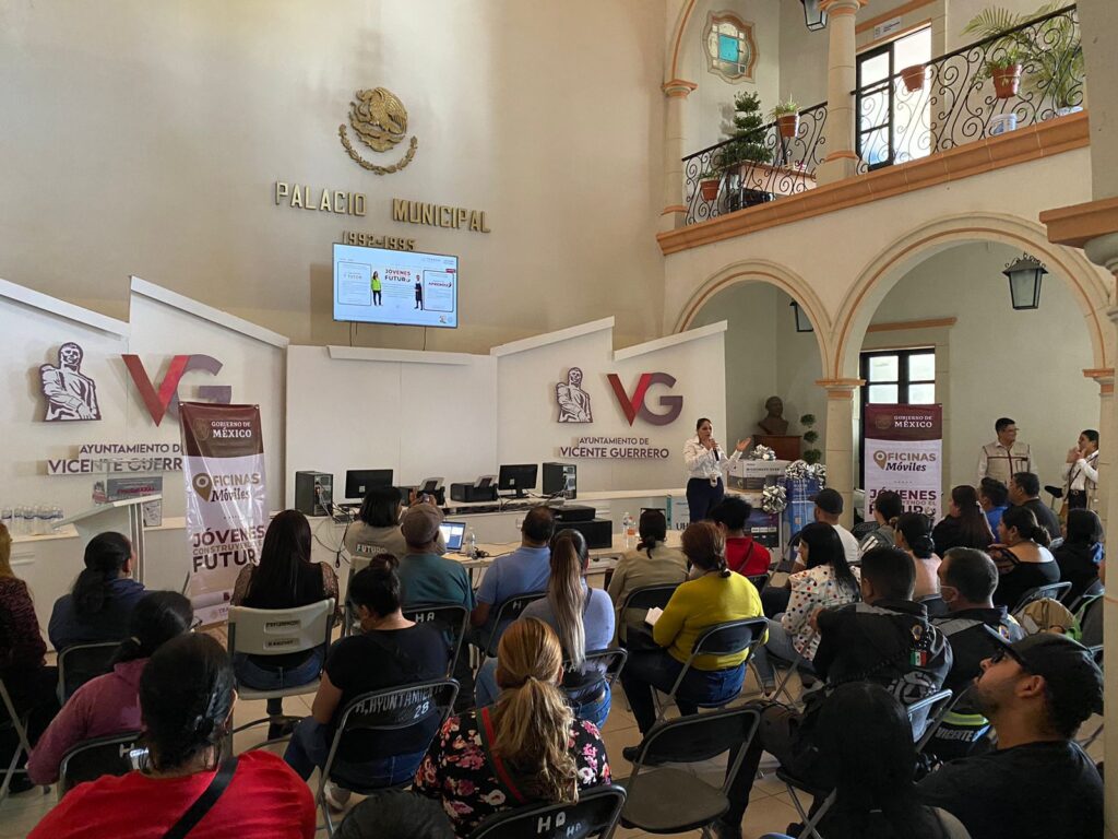 Imparten plática del programa jóvenes construyendo el futuro.