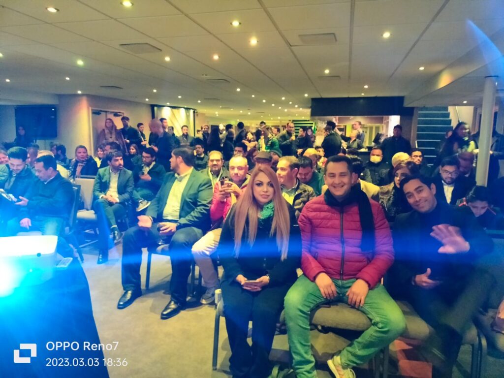 Se reúne Juanita Acevedo con empresario y emprendedor mexicano en San Francisco.