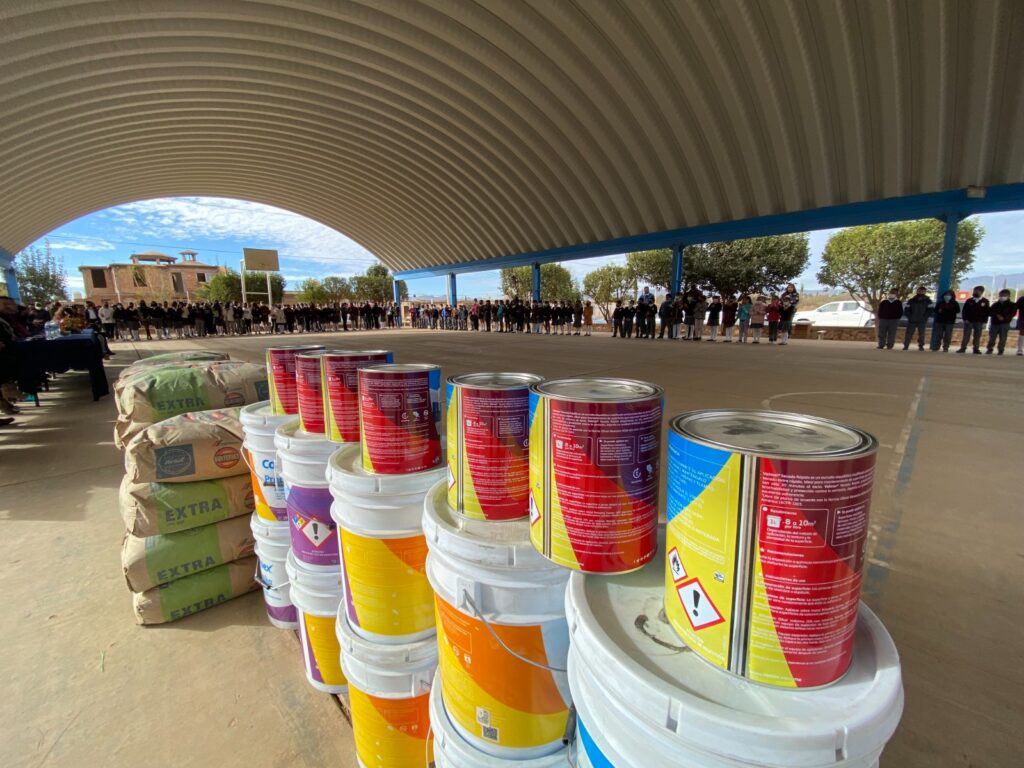 Inicia entrega de material a escuelas de la región.