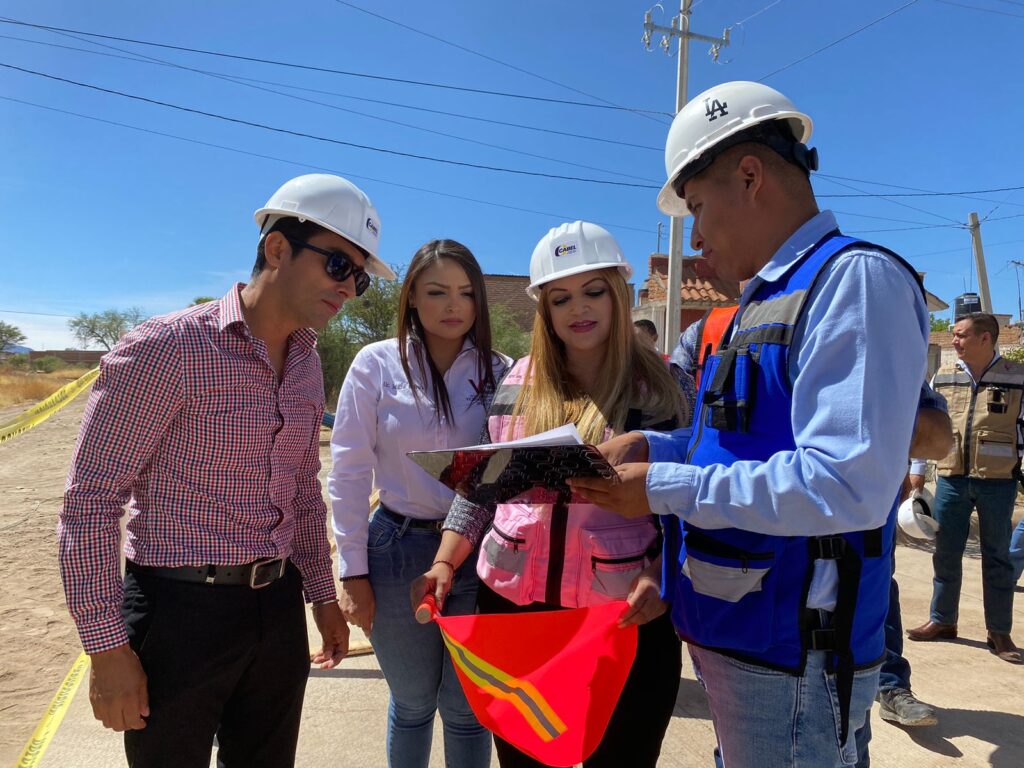 Inician trabajos de instalación de fibra óptica, empresa de telefonía e internet en el municipio.