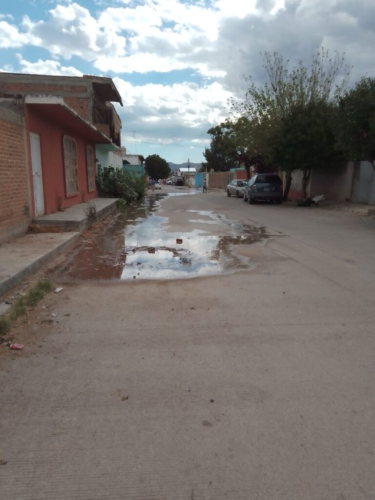 🚧Personal de aguas del municipio realiza trabajos en la calle Álvaro Obregón🚨