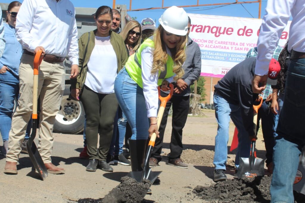 Arranca rehabilitación de caminos a comunidades.