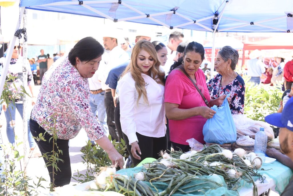 Tianguis campesino en la feria de Vicente Guerrero.