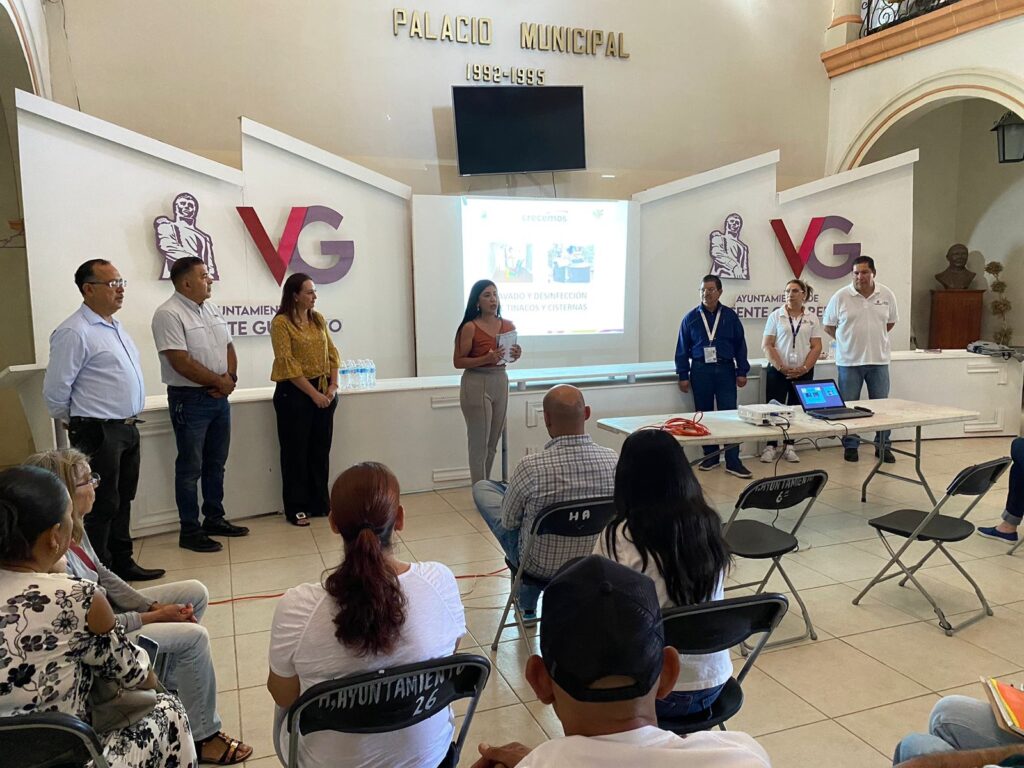 COPRISED capacita a personal de mantenimiento de escuelas del municipio.