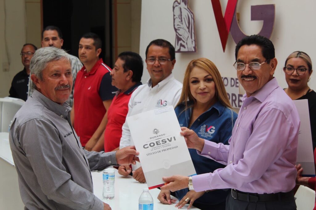 Entregan títulos de propiedad en Vicente Guerrero.