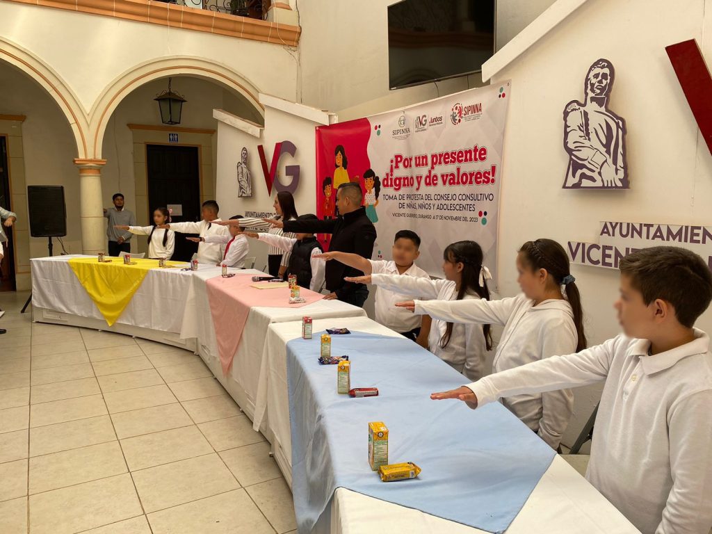 Toman protesta al consejo consultivo de niñas y niños.