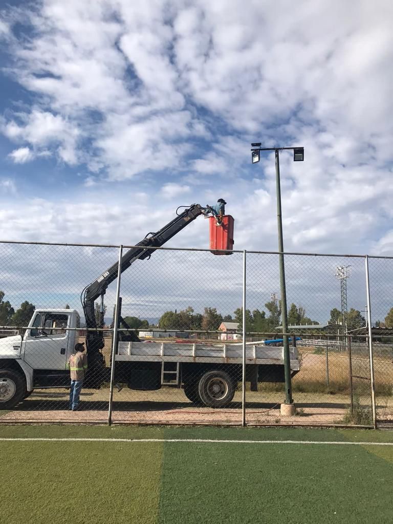 Brillando en el Deporte: Renovación del Alumbrado en la Unidad Deportiva
