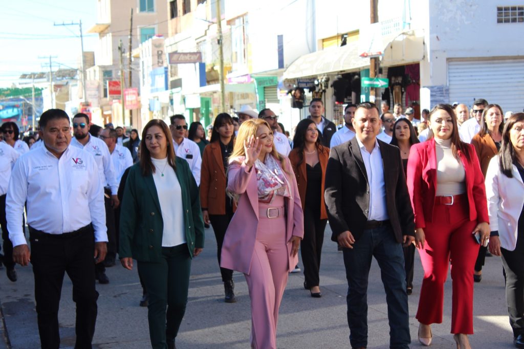 Realizan desfile revolucionario en Vicente Guerrero.