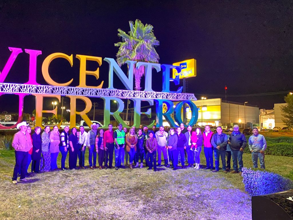 Iluminan acceso a Vicente Guerrero.