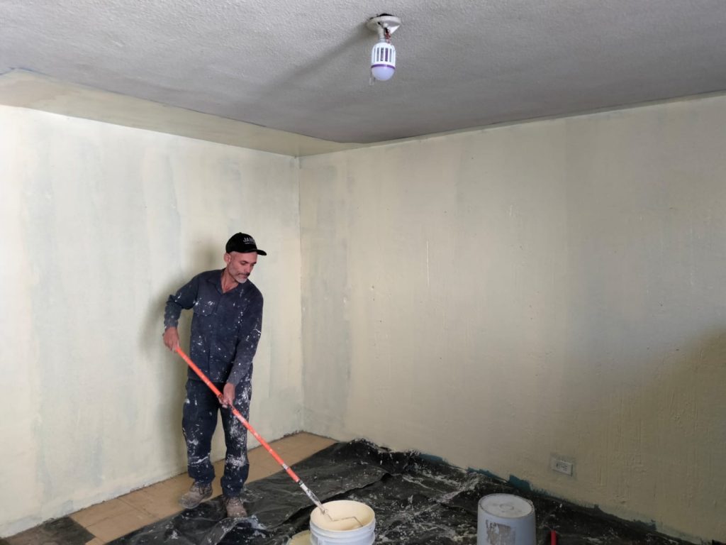 100 viviendas beneficiadas con pintura.