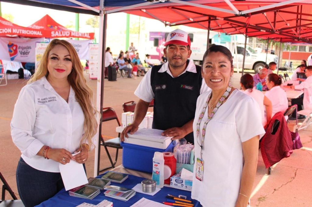 Juanita Acevedo extiende reconocimiento a personal de Enfermería en su día