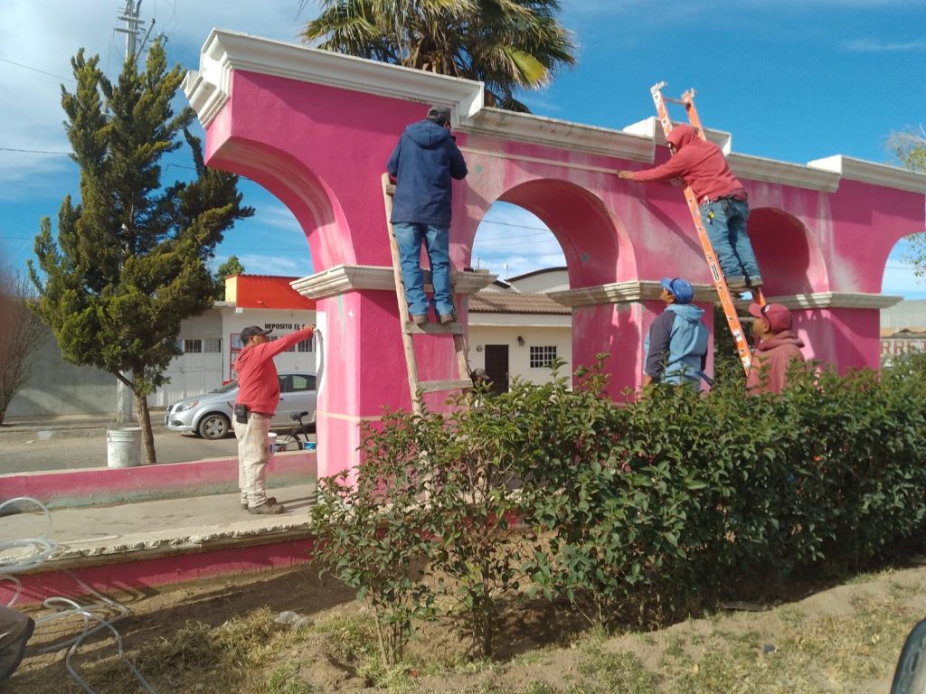 Comienzan los trabajos de rehabilitación de fuente en la avenida principal.