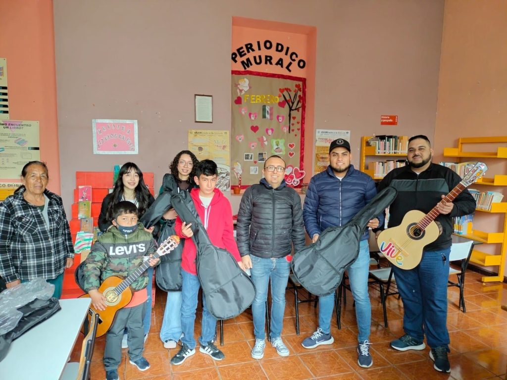 El Consejo de seguridad municipal y participación ciudadana entrega equipamiento a jóvenes del municipio.
