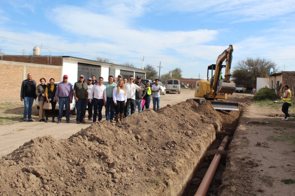 Recorre Juanita Acevedo, obras de alcantarillado en el municipio y comunidades.