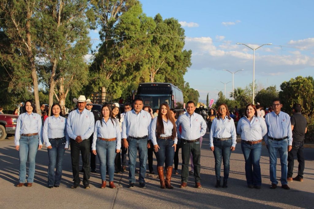 Desfile de feria en Vicente Guerrero.