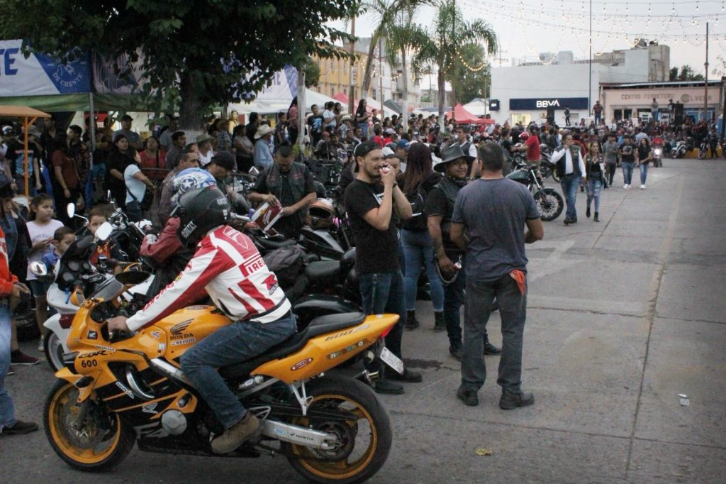 Motociclistas visitan el municipio de Vicente Guerrero.