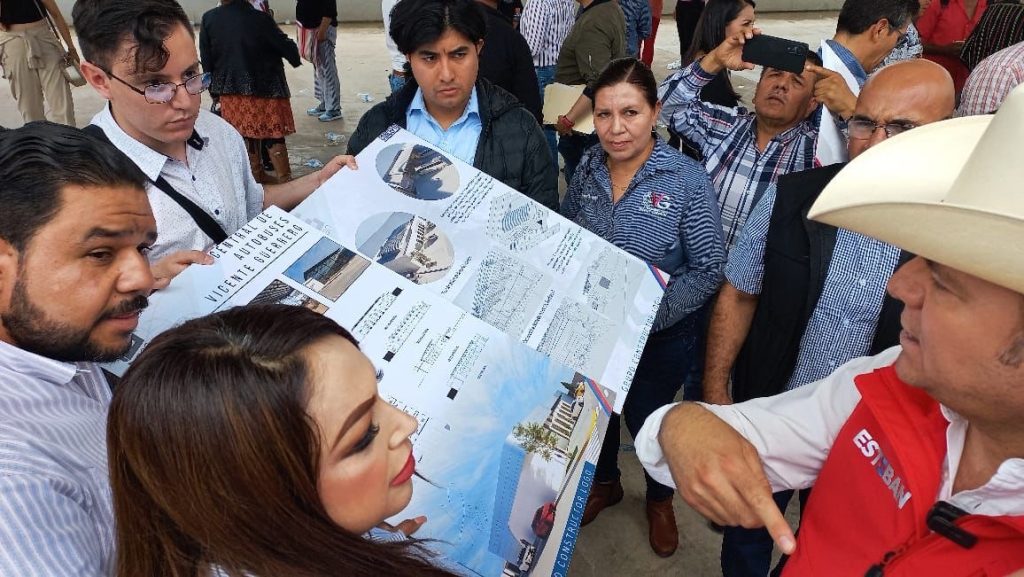 Gobernador del estado supervisa el proyecto de central camionera en Vicente Guerrero.