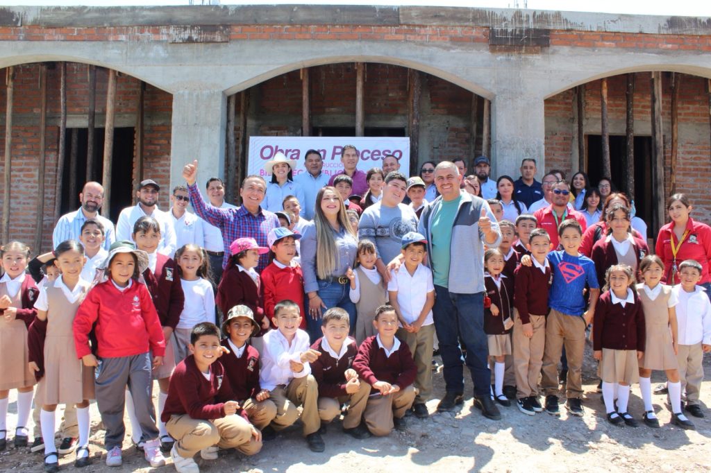 Supervisan la construcción de biblioteca pública en San Pedro Alcántara.