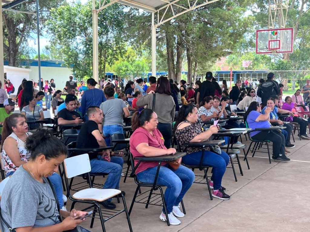 Imparten pláticas de prevención a padres de familia en Vicente Guerrero.