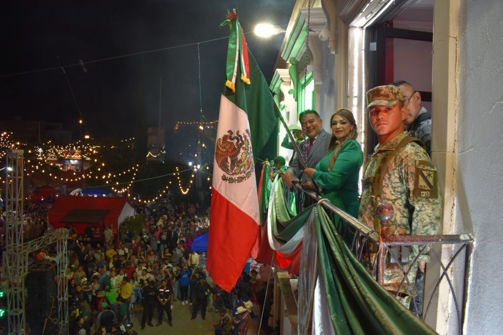 Celebran fiestas patrias en Vicente Guerrero.