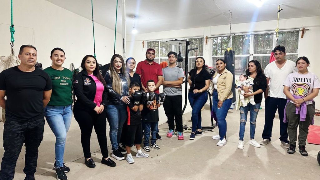 Inauguran escuela de boxeo para jóvenes del municipio.