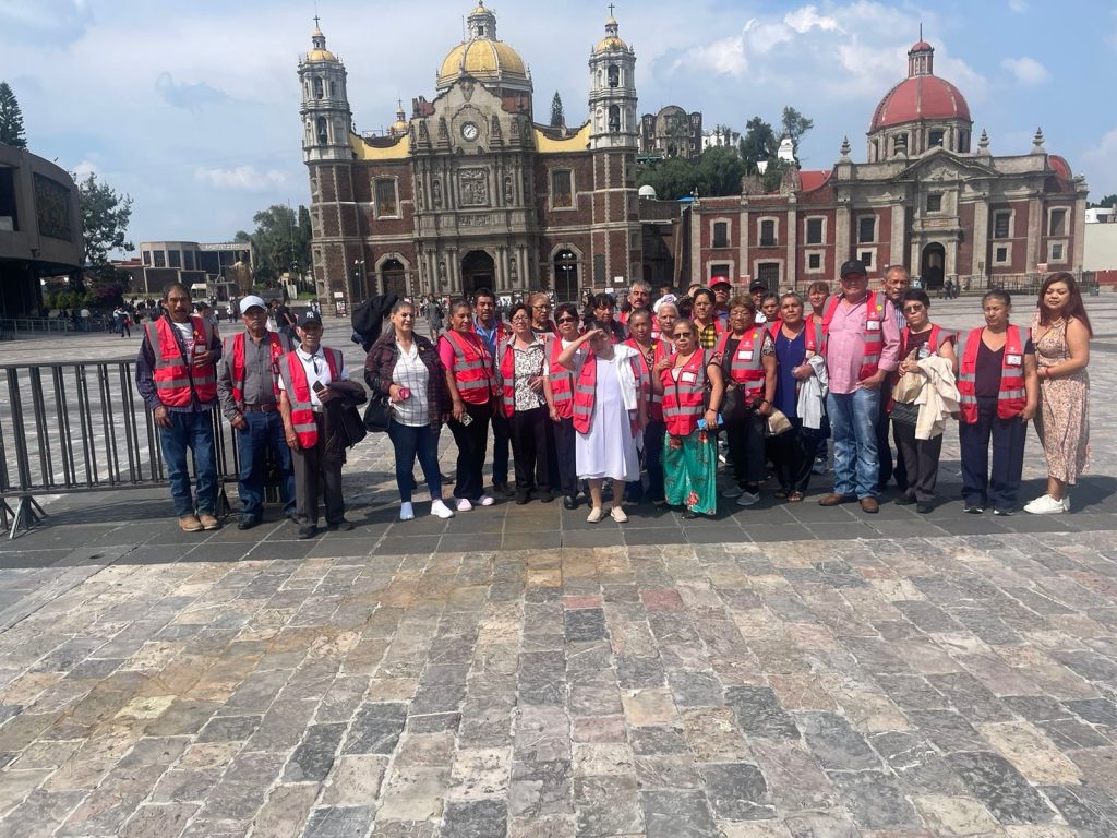 Adultos mayores recibirán sus visas con el apoyo del programa abrazando almas