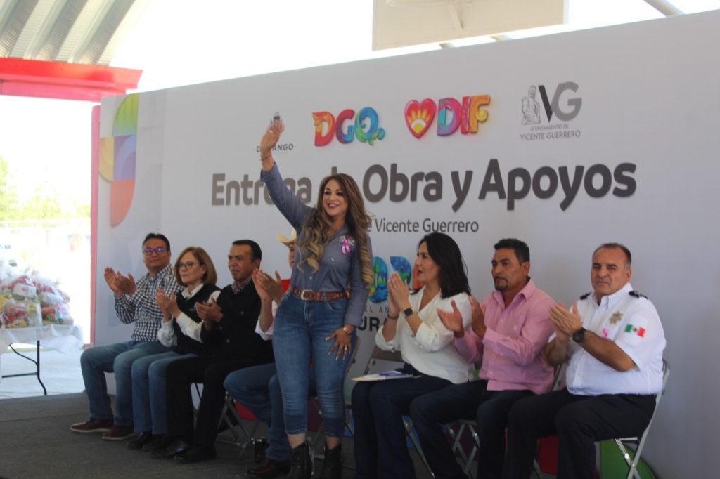 Entrega de obra y apoyos en Vicente Guerrero.
