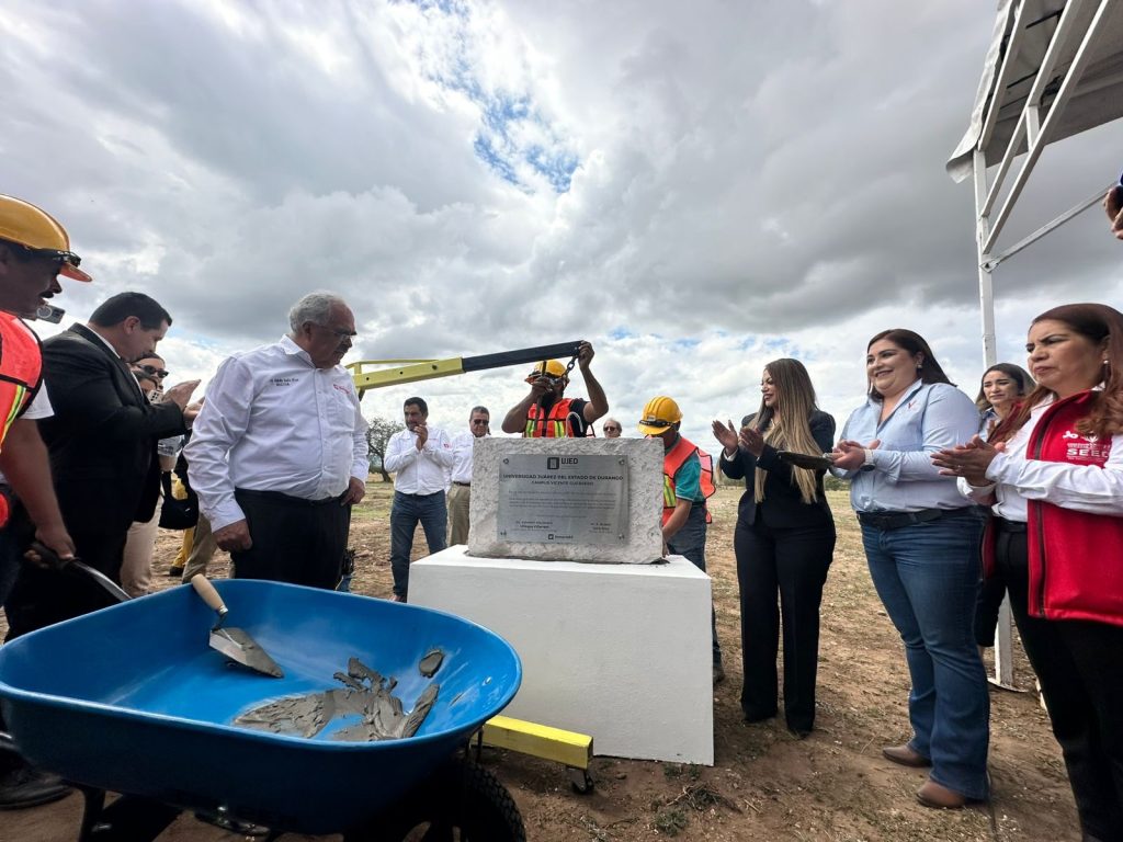 Colocan primera piedra del campus UJED Vicente Guerrero.