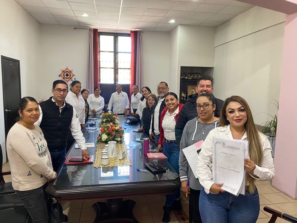 Entregan Escrituras para la Construcción de la Nueva Central Camionera