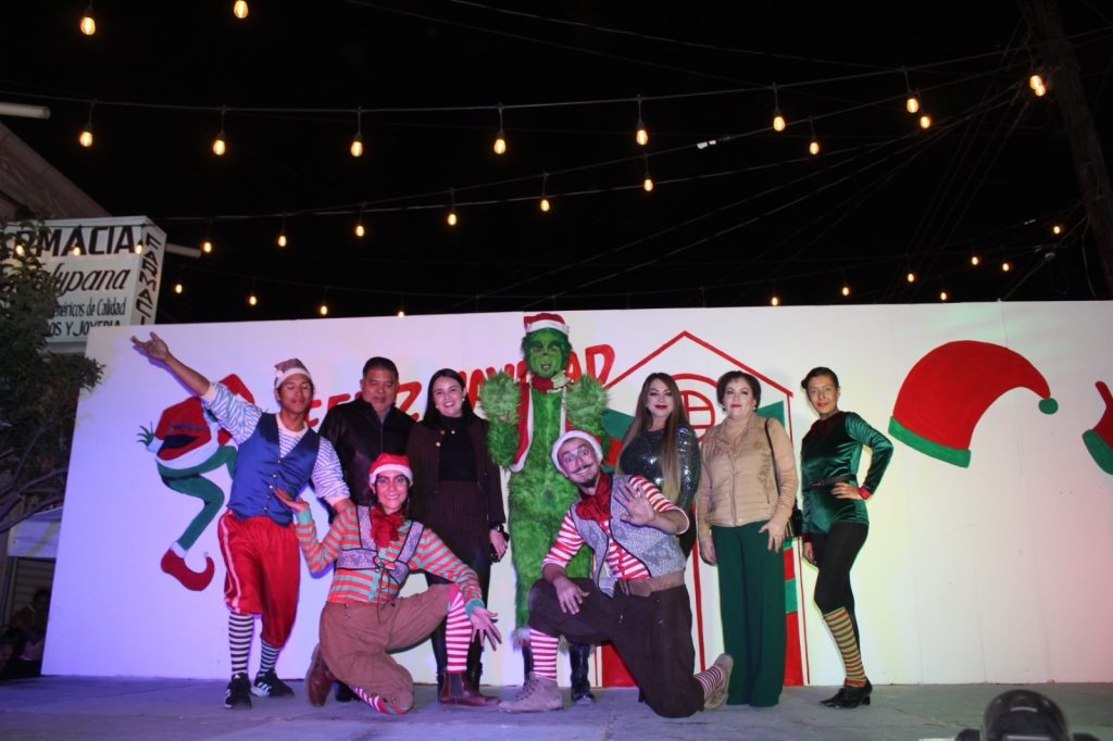 Realizan encendido navideño en Vicente Guerrero.