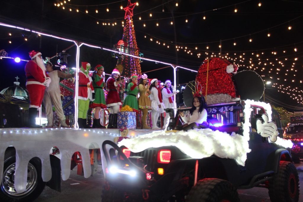 Desfile navideño en Vicente Guerrero.