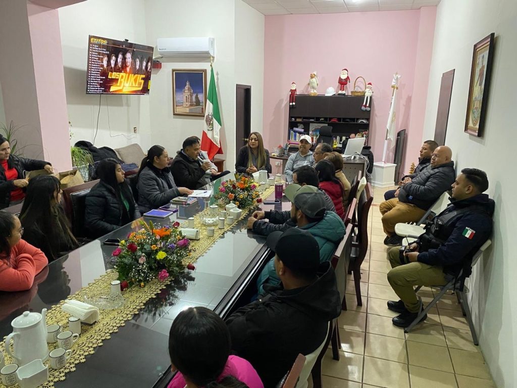 Se reunió Juanita Acevedo con directores municipales.