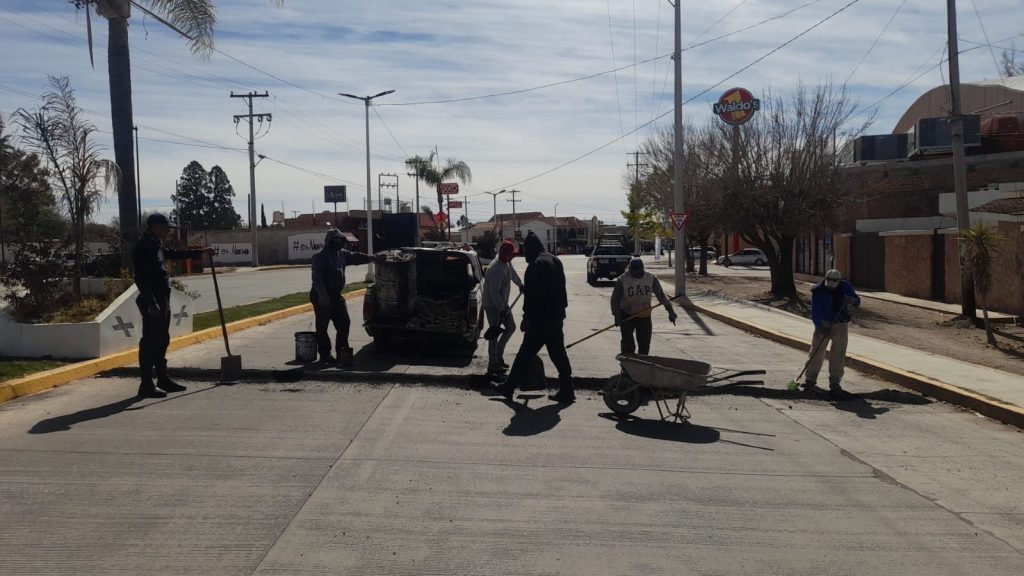 Colocan topes en acceso a Vicente Guerrero