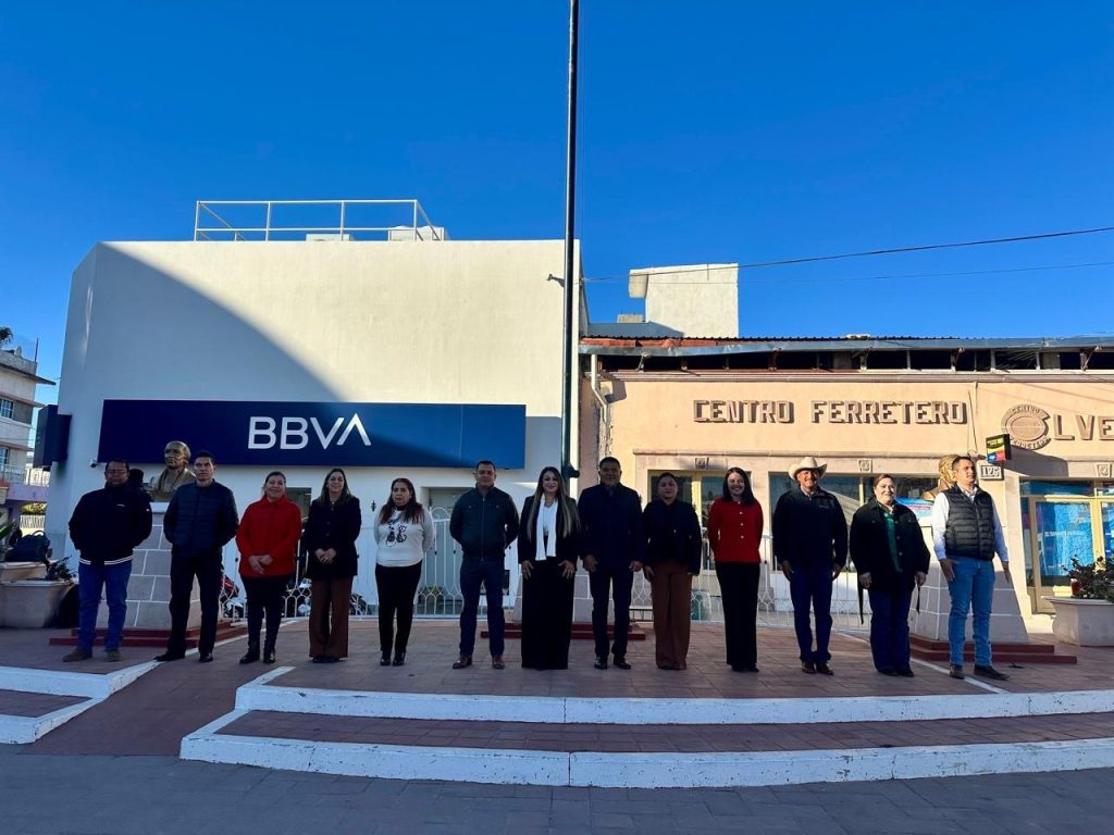 “Conmemoran el Día de la Bandera en la plaza cívica del municipio”