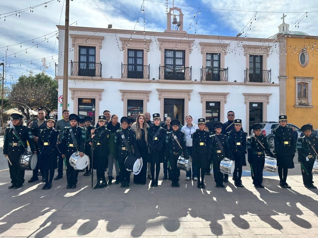 Invitado especial continúa fomentando las actividades culturales y sociales.
