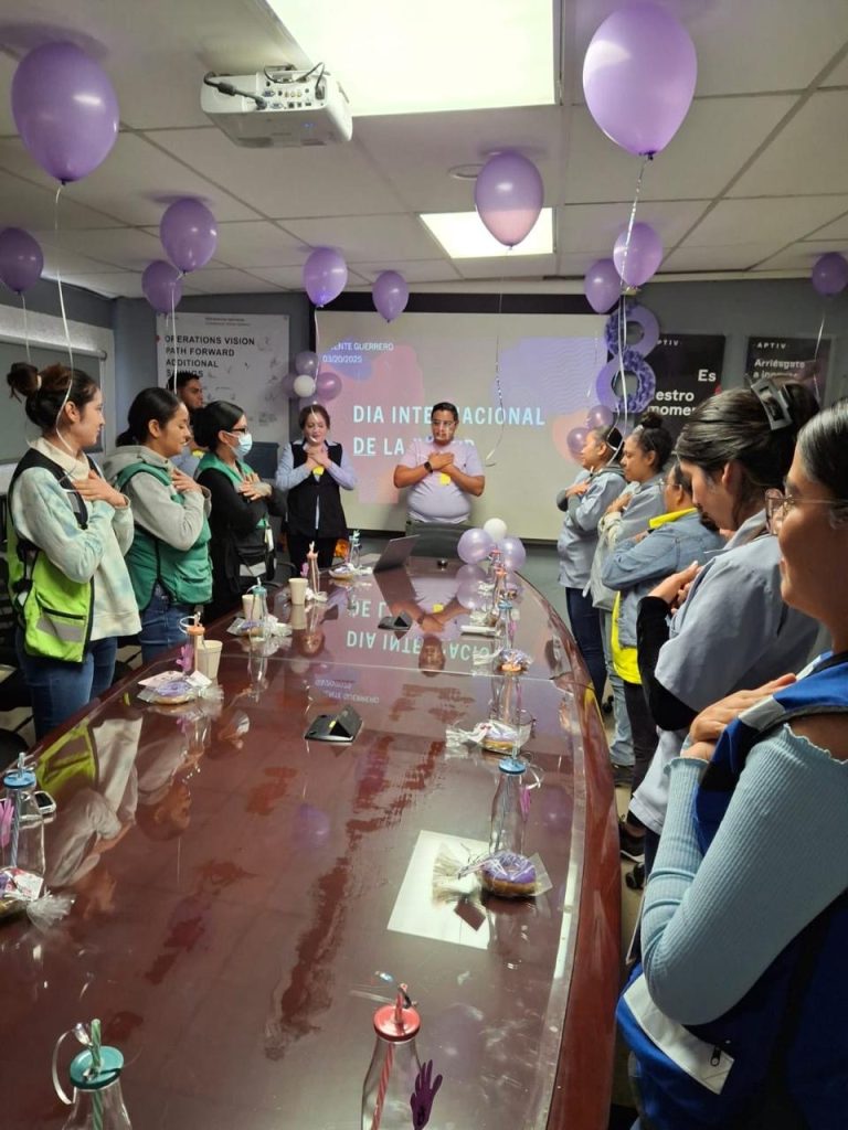Imparte plática preventiva a personal femenino en Aptiv