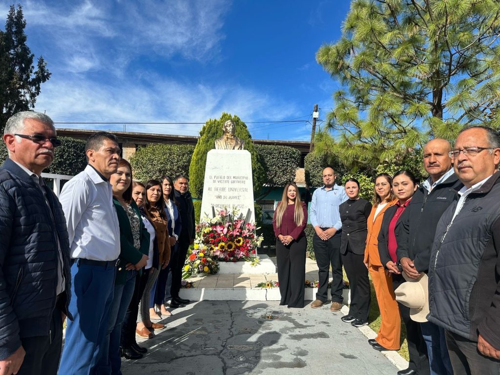 Conmemoración del Natalicio de Benito Juárez con Honores y Ofrenda Floral