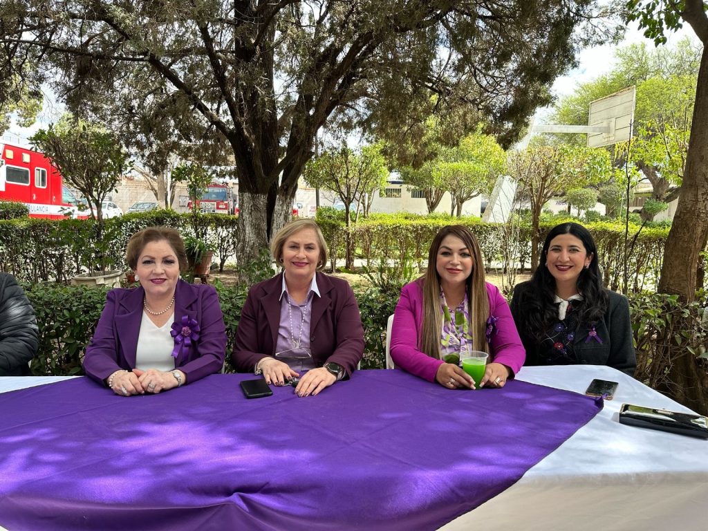 Imparten plática a mujeres en Vicente Guerrero.