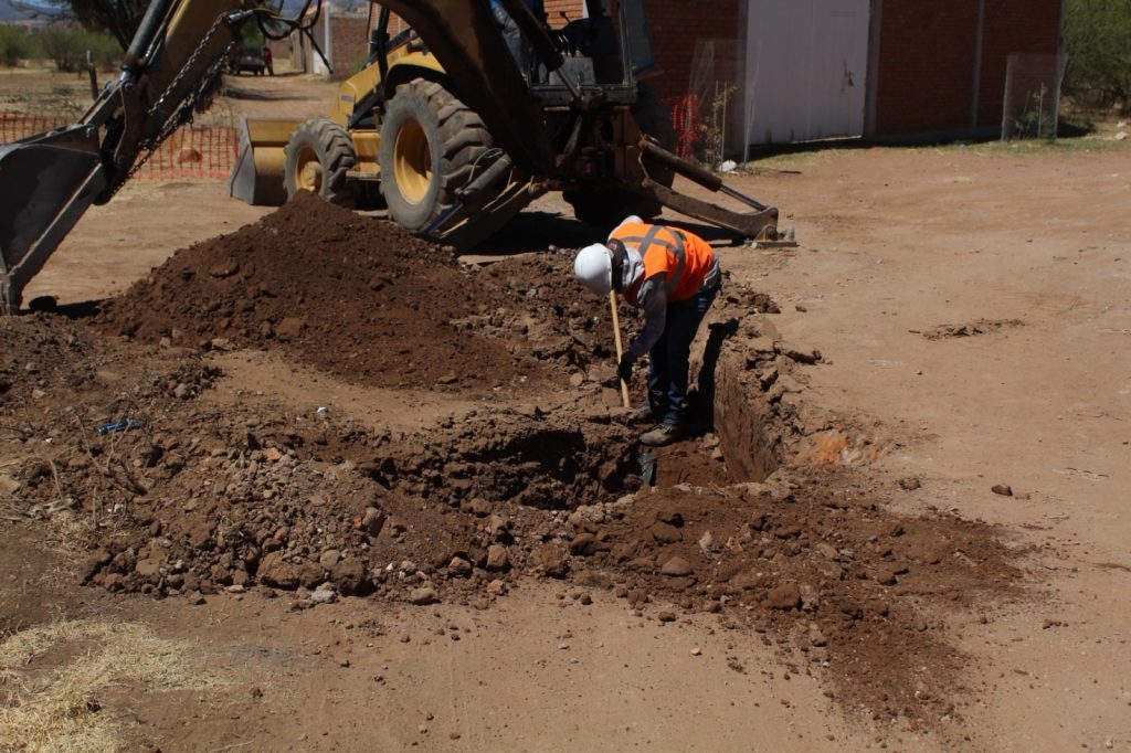 Continúan con obras de alcantarillado en Vicente Guerrero.