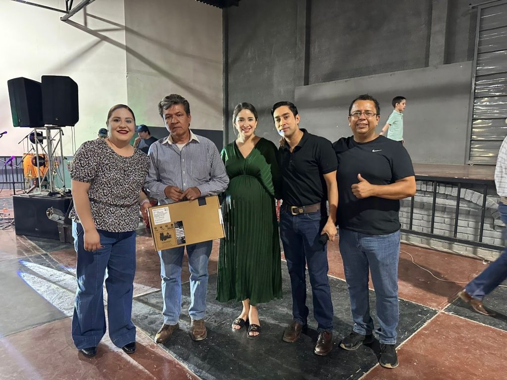 Festejan a maestros en Vicente Guerrero