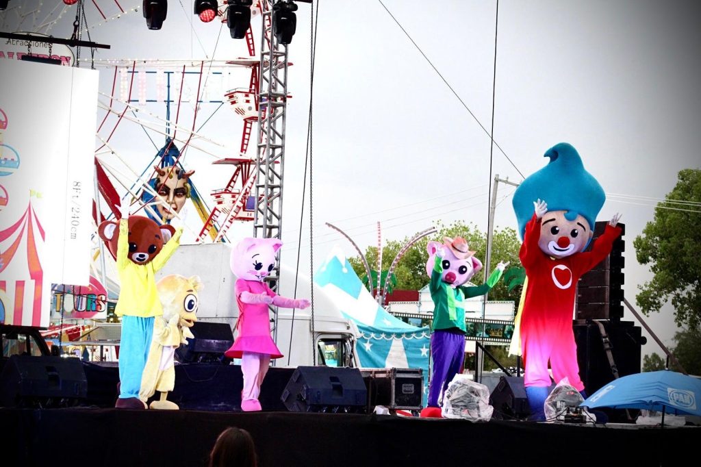 Todo un éxito show tributo a Plim Plim y sus invitados especiales, la granja de Zenón, Labubu y Capibara