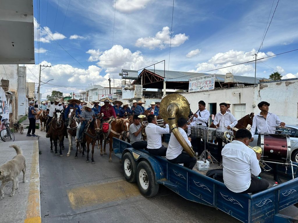 La Tradicional Cabalgata llena de entusiasmo las calles de Vicente Guerrero